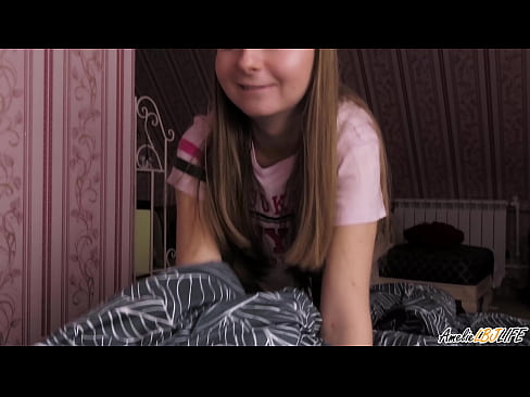 ❤️ Blondie хөхүүл түүний BFF-ийн гүн болон авдаг булэг нь түүний аманд ❤️ Гэрийн порно манайд ﹏